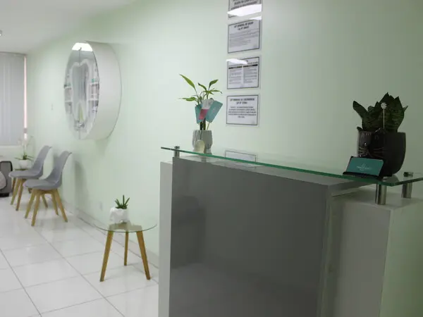 Equipo profesional de Planident atendiendo a un paciente en Lince
